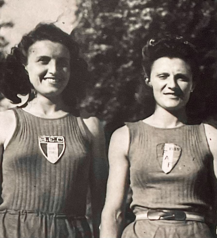 À gauche Monique Drilhon, à droite Jeanine Toulouse